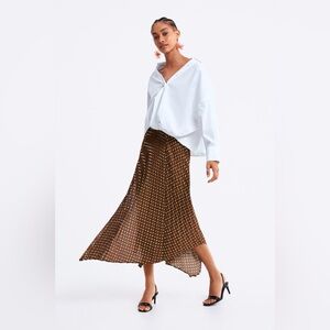 NWOT Zara Asymmetric Hem Polka Dot Pleated Skirt Size S